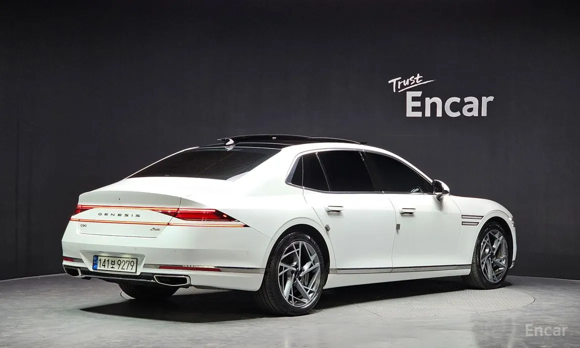 Фото 2 - Genesis G90