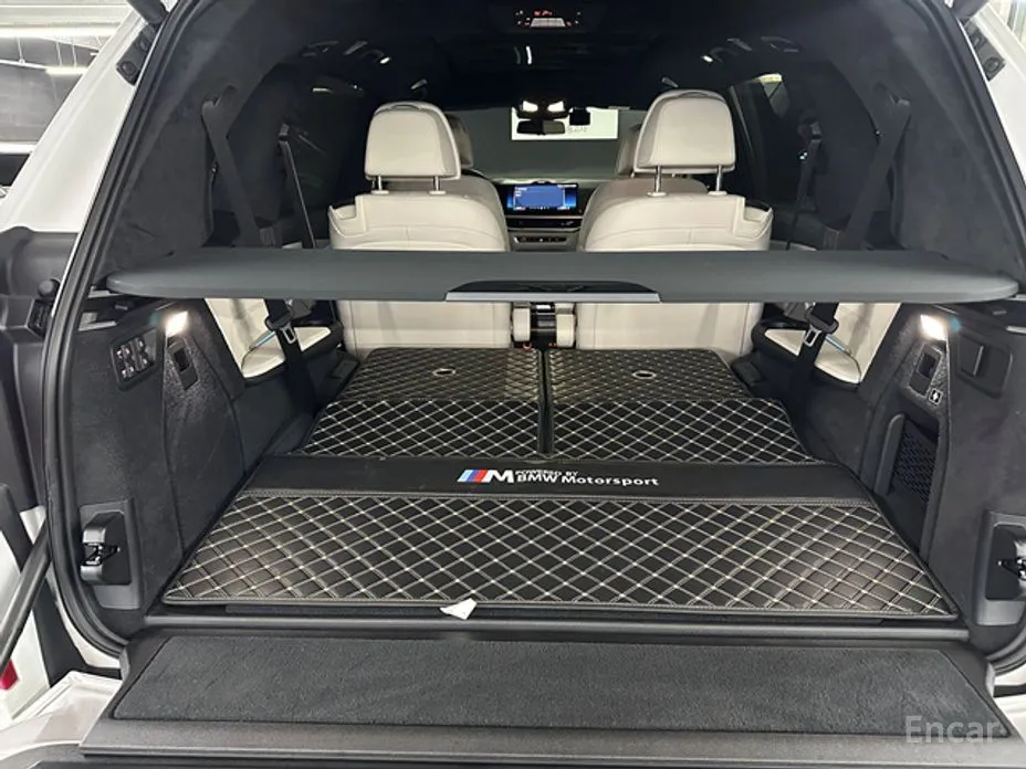 Фото 18 - BMW X7