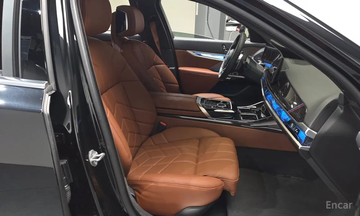 Фото 10 - BMW 7 Series