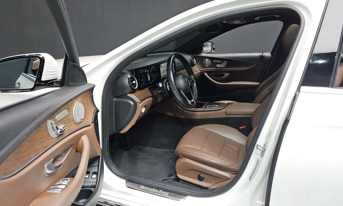 Фото 10 - Mercedes-Benz E-Class