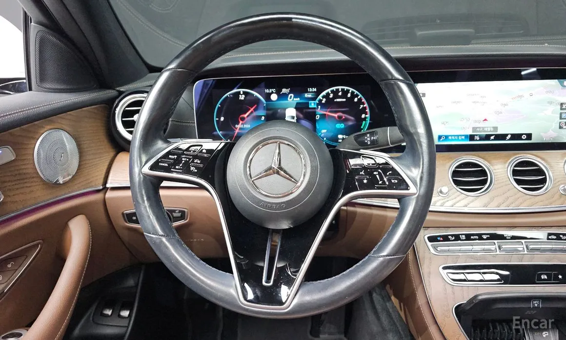 Фото 11 - Mercedes-Benz E-Class