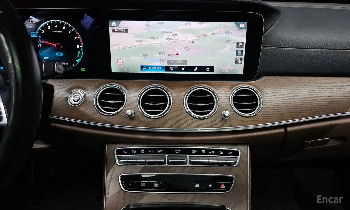 Фото 12 - Mercedes-Benz E-Class