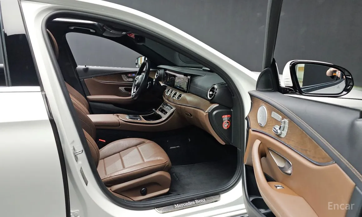 Фото 18 - Mercedes-Benz E-Class