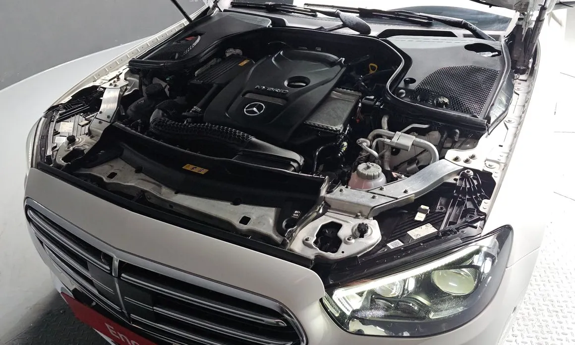 Фото 6 - Mercedes-Benz E-Class