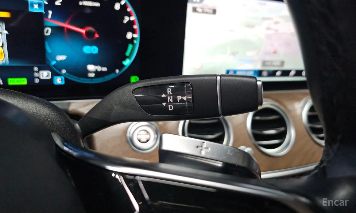 Фото 9 - Mercedes-Benz E-Class