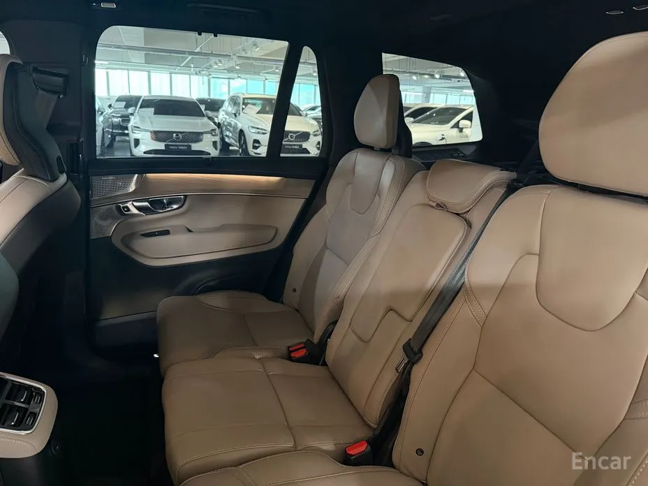 Фото 11 - Volvo XC90