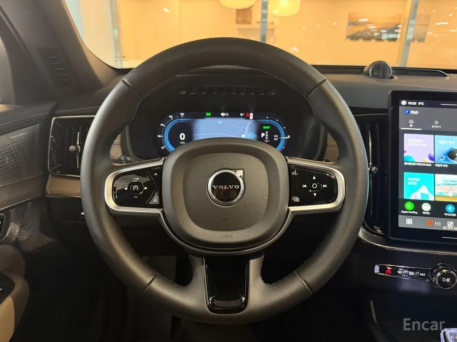 Фото 17 - Volvo XC90