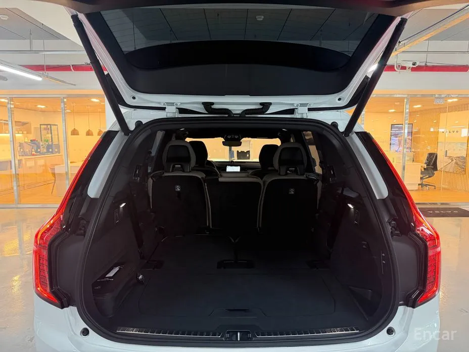 Фото 18 - Volvo XC90