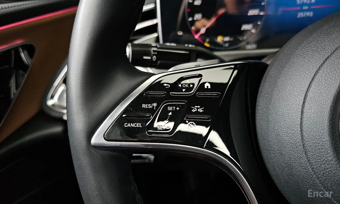 Фото 10 - Mercedes-Benz E-Class