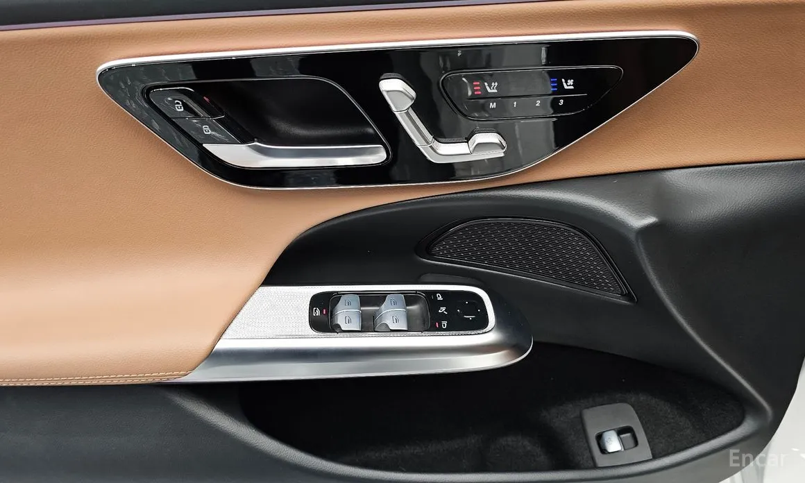 Фото 17 - Mercedes-Benz E-Class