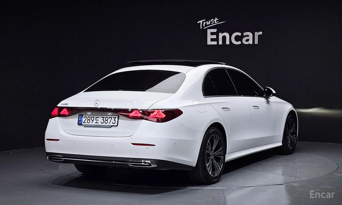 Фото 2 - Mercedes-Benz E-Class