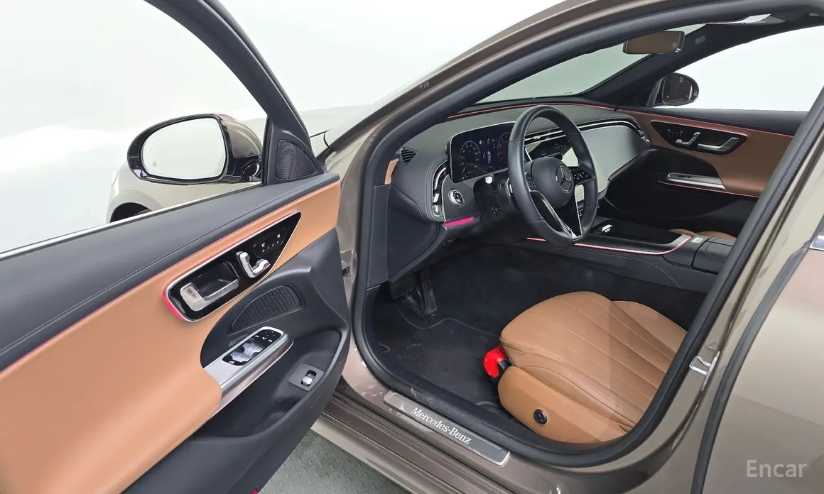 Фото 10 - Mercedes-Benz E-Class