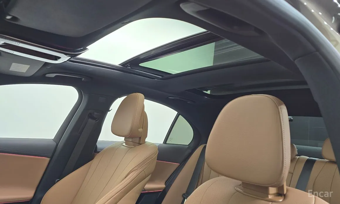 Фото 19 - Mercedes-Benz E-Class