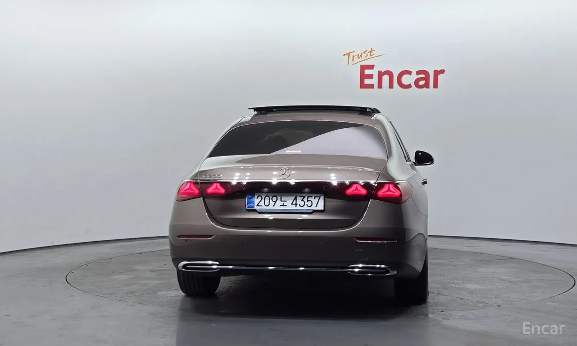 Фото 4 - Mercedes-Benz E-Class