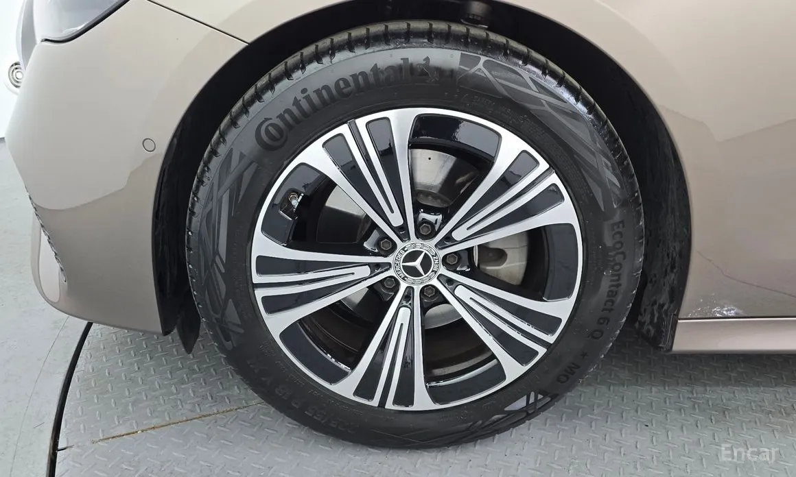 Фото 5 - Mercedes-Benz E-Class