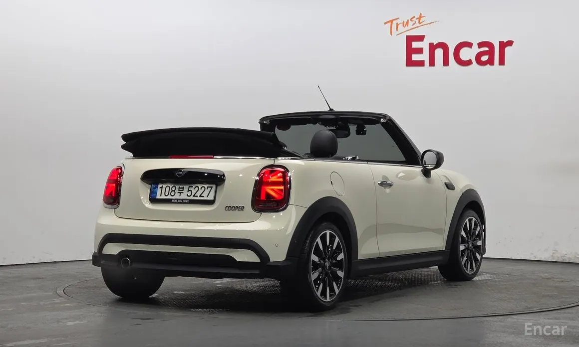 Фото 2 - Mini Cooper Convertible