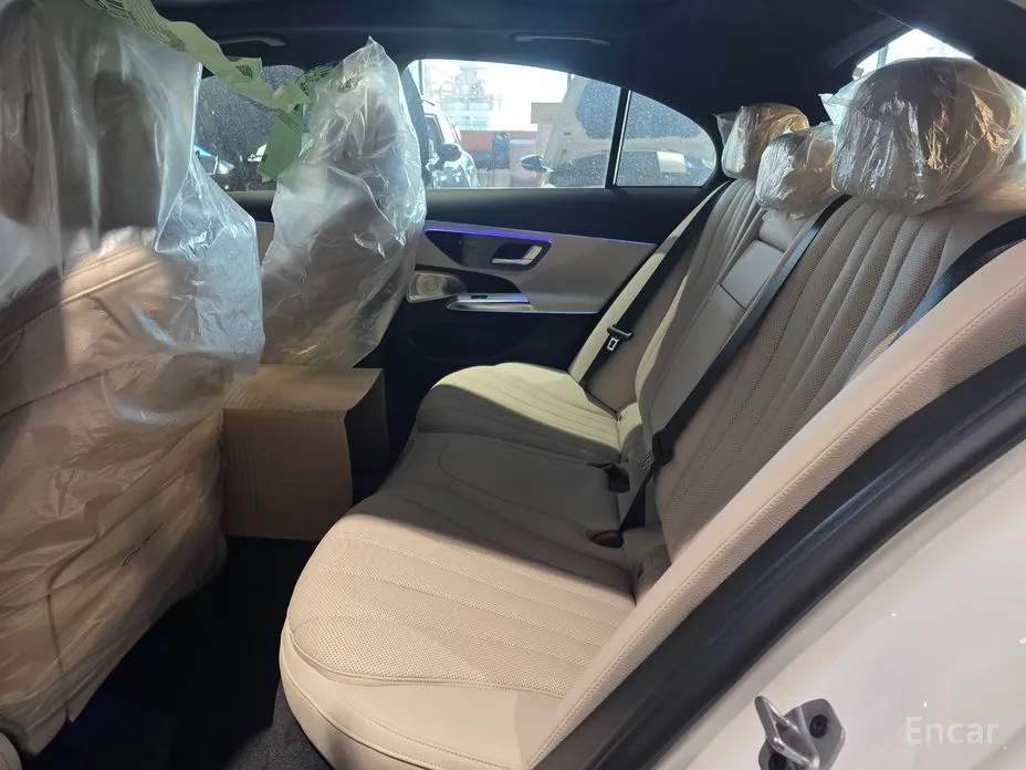 Фото 17 - Mercedes-Benz E-Class