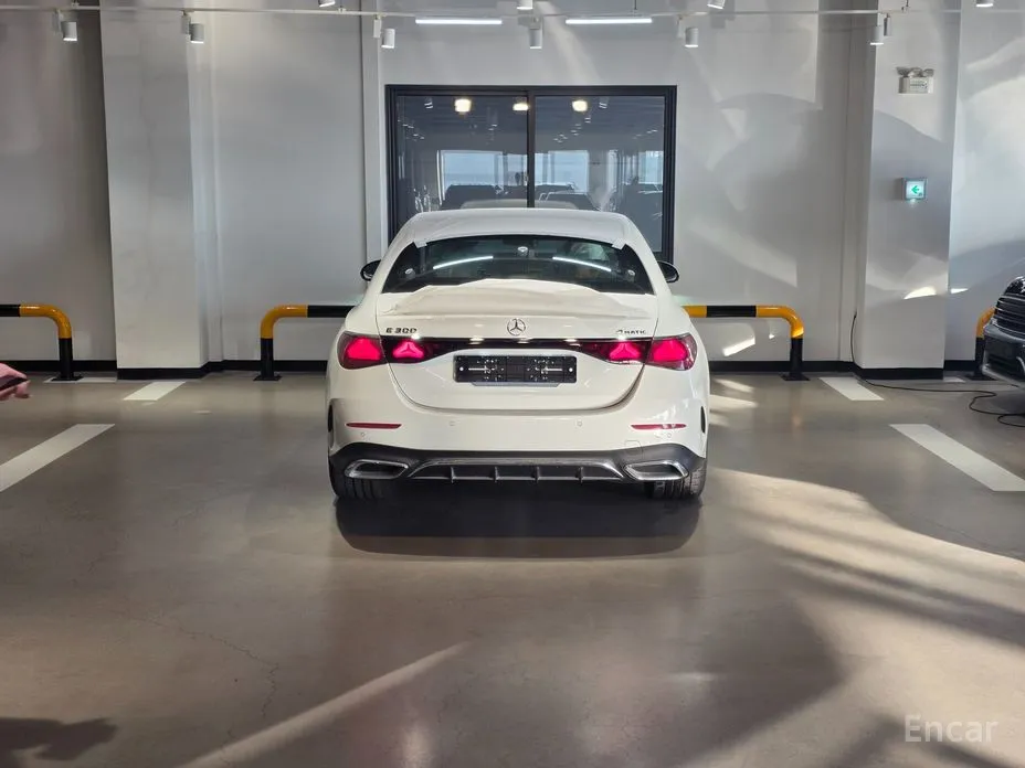 Фото 3 - Mercedes-Benz E-Class