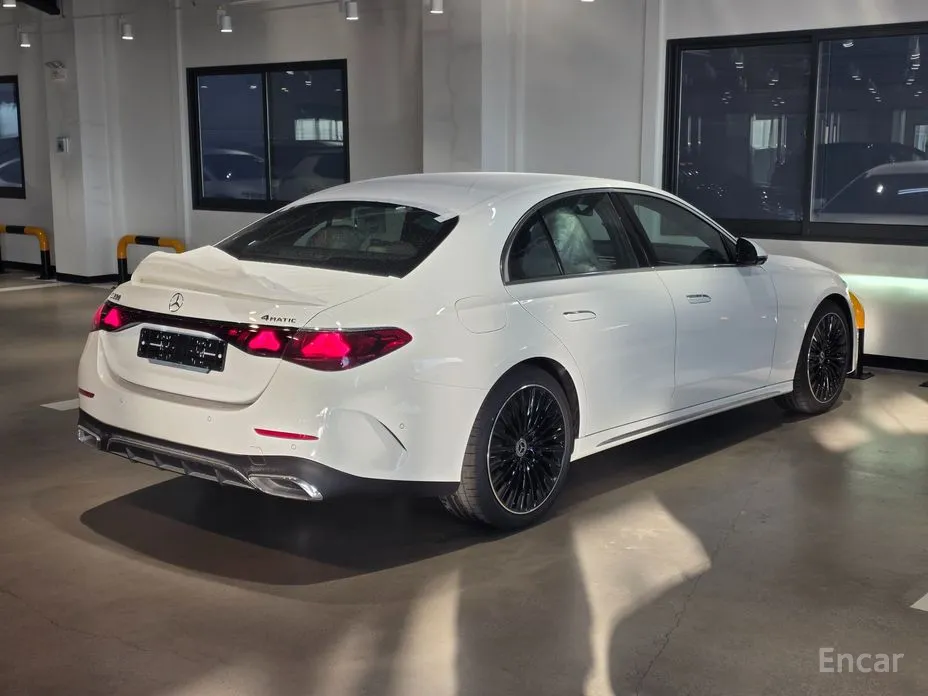 Фото 4 - Mercedes-Benz E-Class