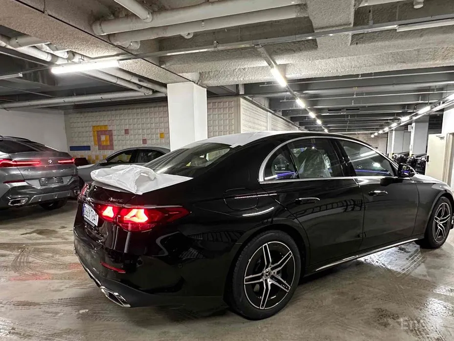 Фото 4 - Mercedes-Benz E-Class