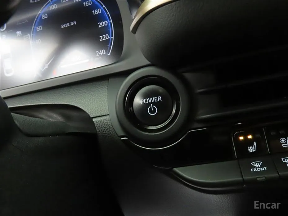 Фото 11 - Toyota Crown