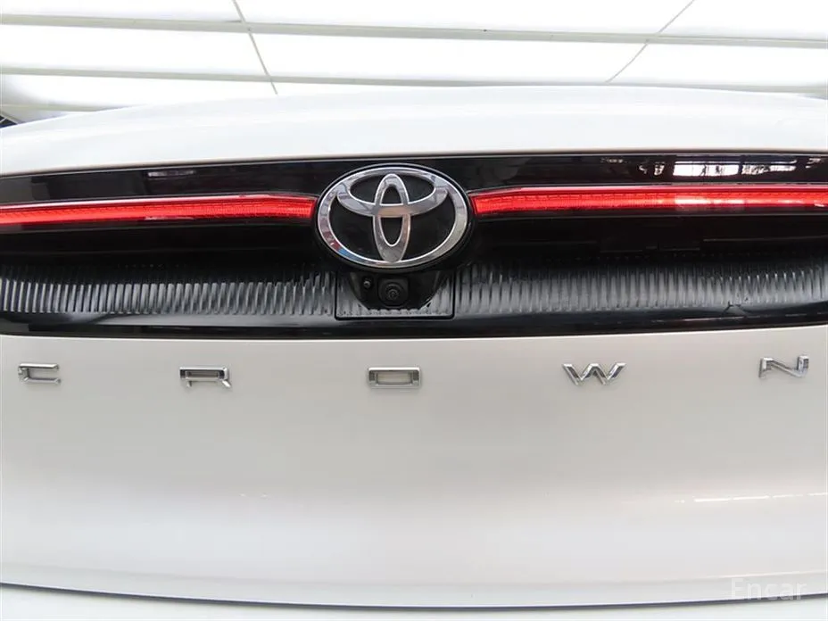 Фото 17 - Toyota Crown