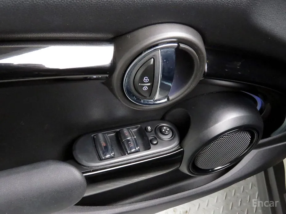 Фото 18 - Mini Cooper Convertible