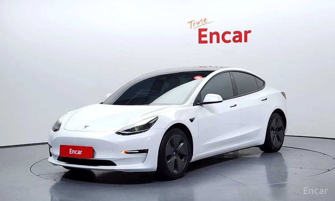 Фото 1 - Tesla Model 3