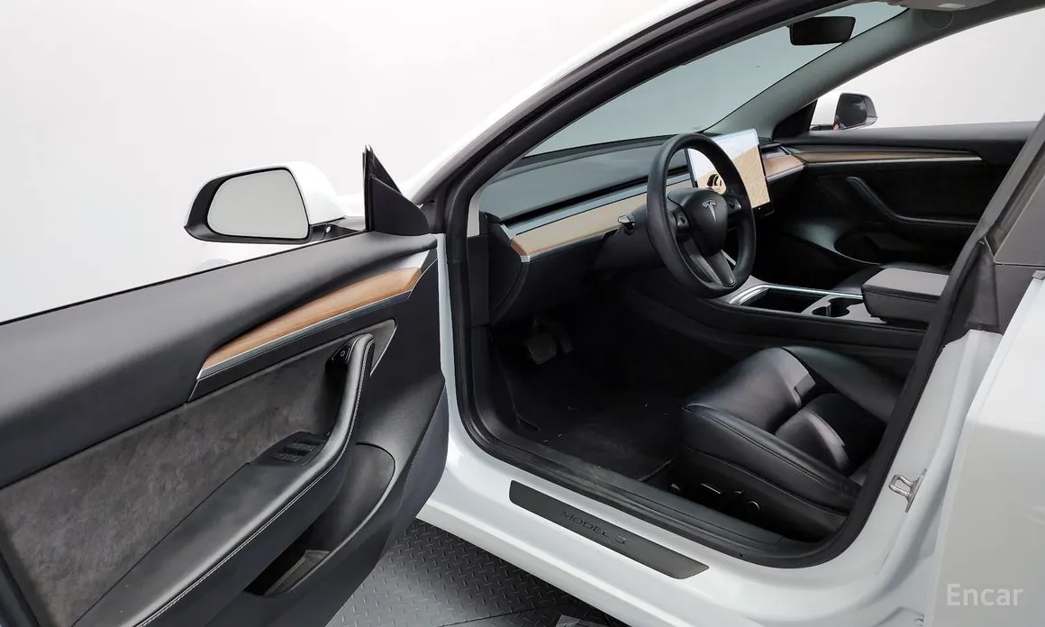 Фото 10 - Tesla Model 3