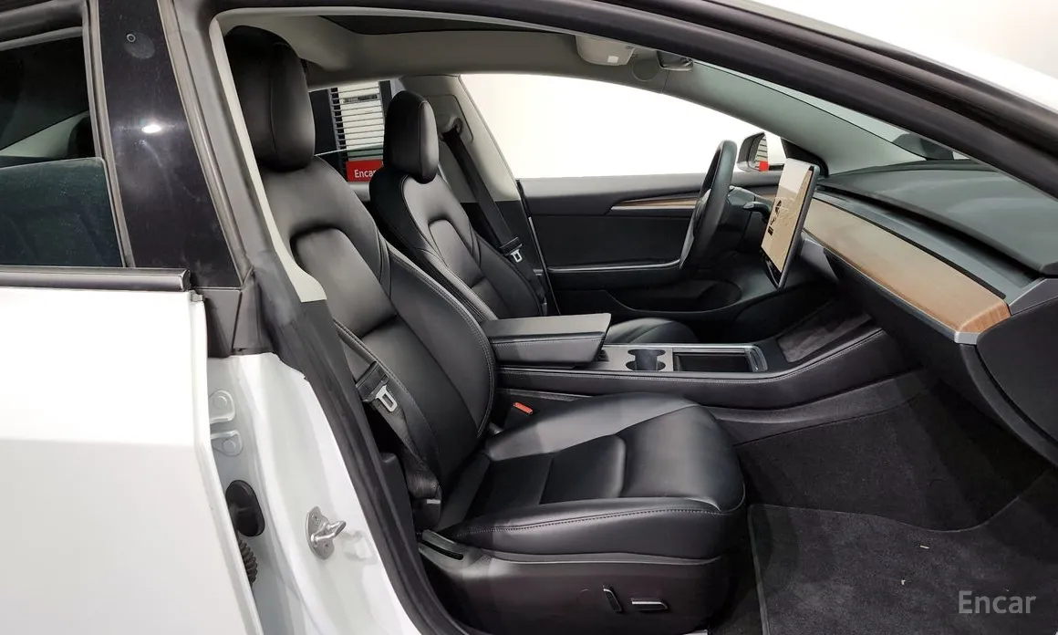 Фото 11 - Tesla Model 3