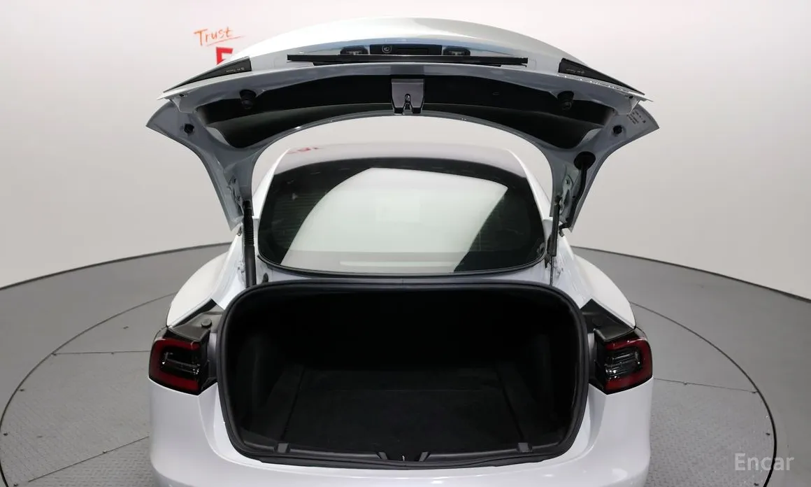 Фото 20 - Tesla Model 3