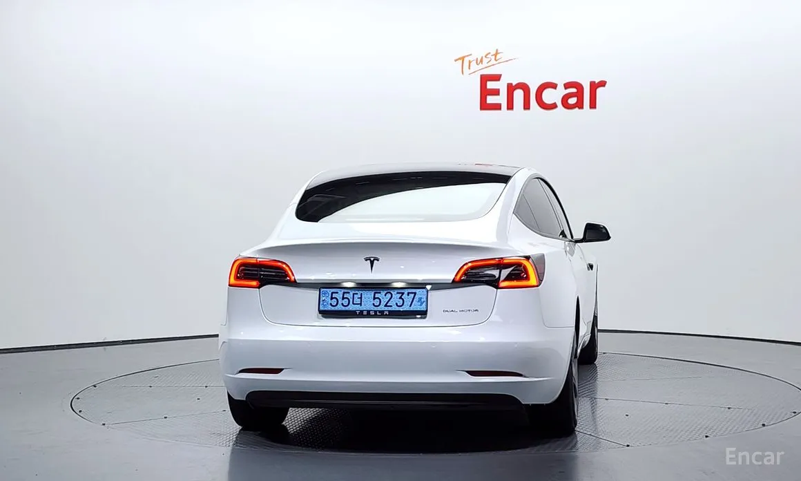 Фото 4 - Tesla Model 3