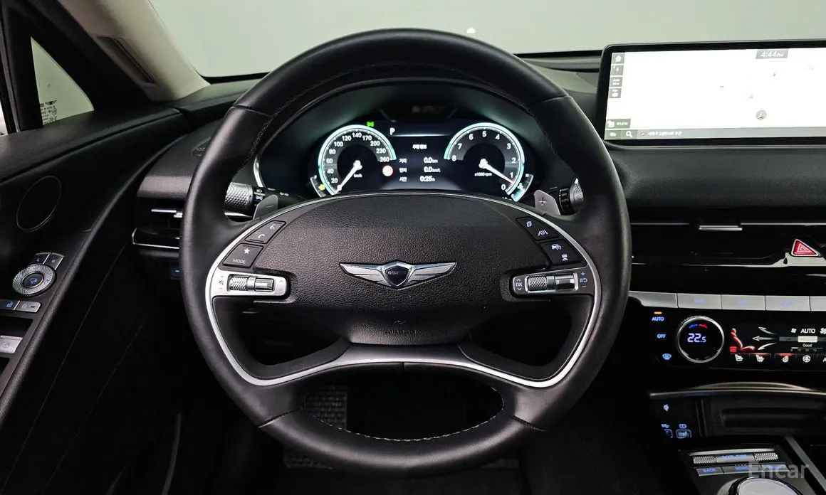 Фото 13 - Genesis G80