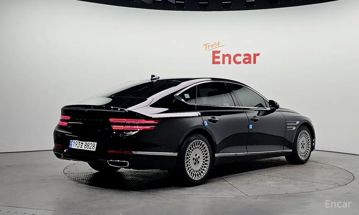 Фото 2 - Genesis G80