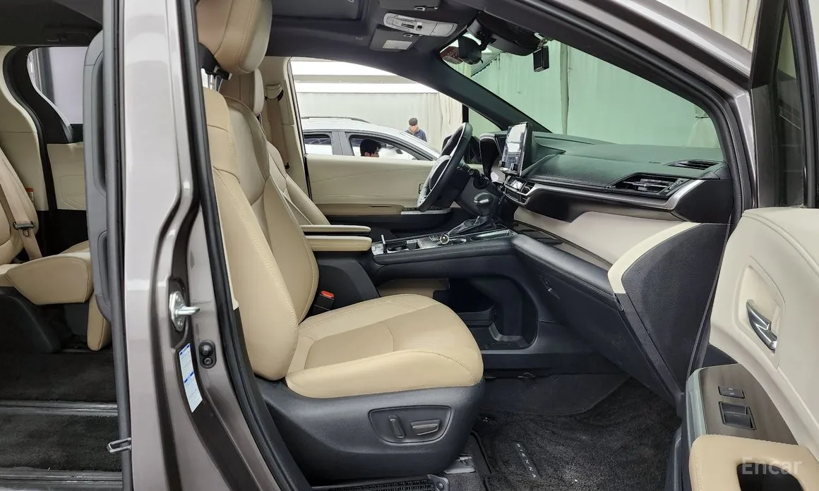 Фото 12 - Toyota Sienna