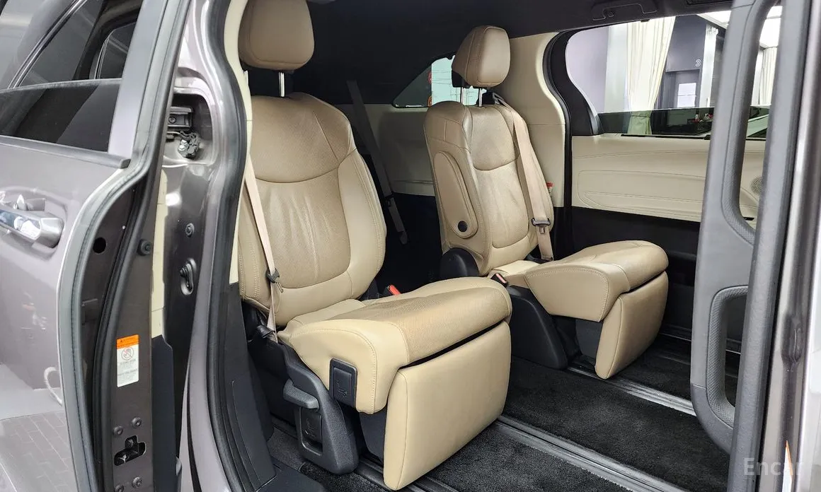 Фото 13 - Toyota Sienna