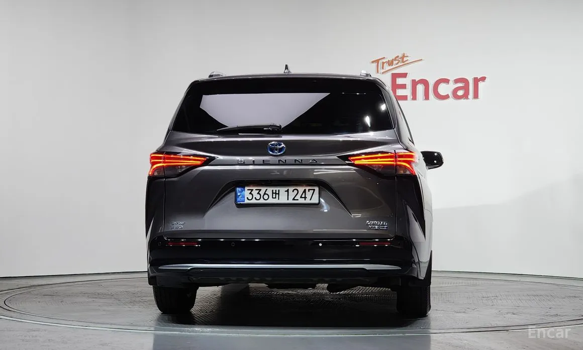 Фото 4 - Toyota Sienna