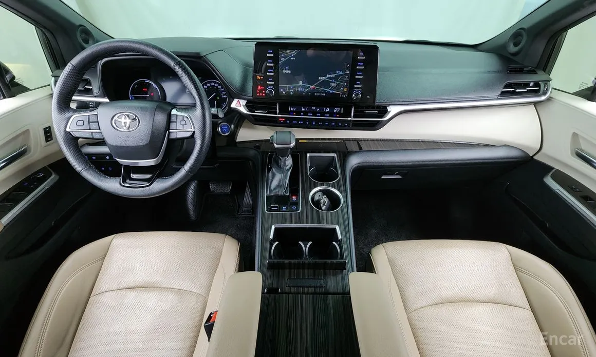 Фото 7 - Toyota Sienna