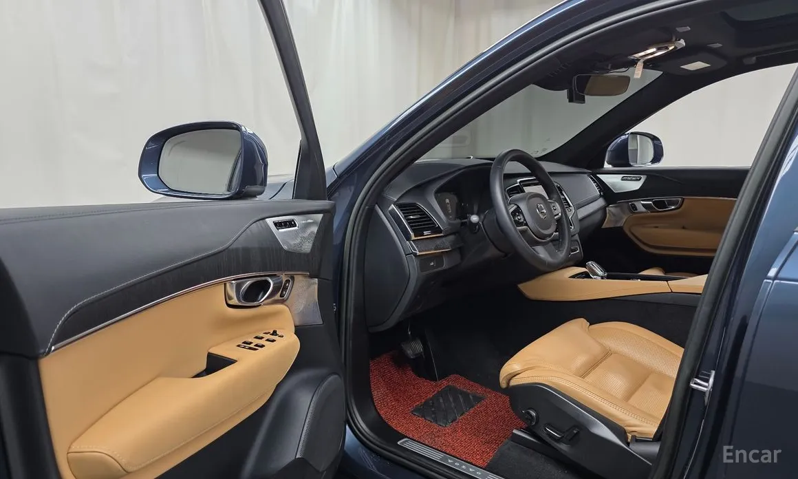 Фото 10 - Volvo XC90