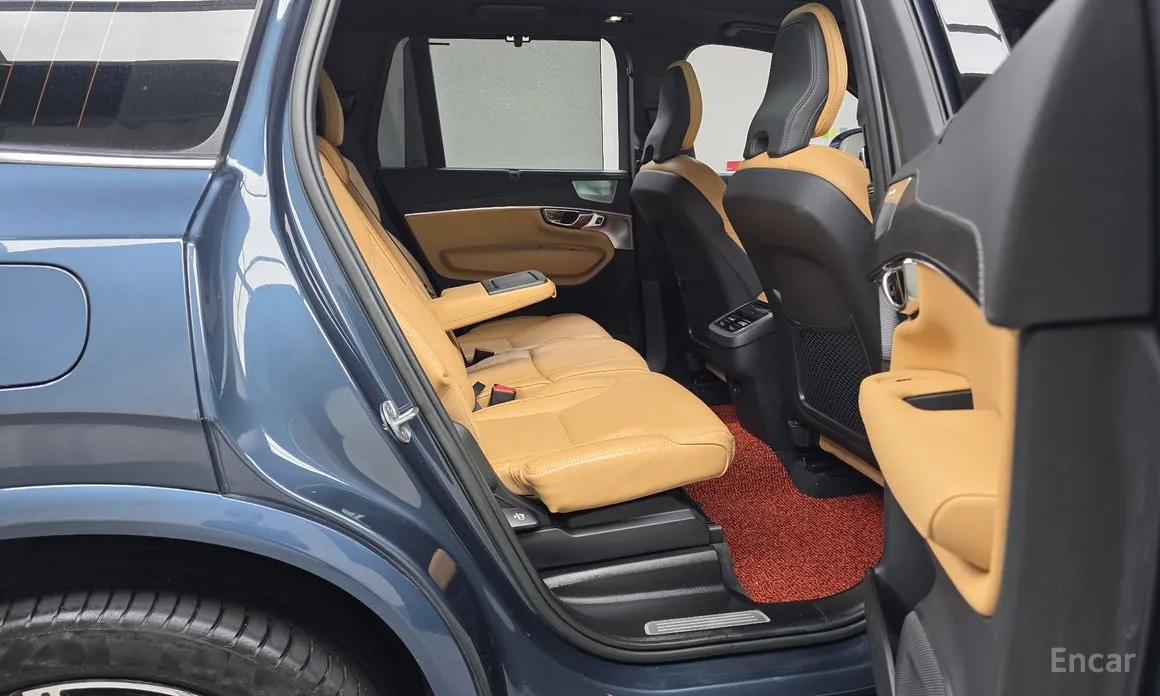 Фото 12 - Volvo XC90