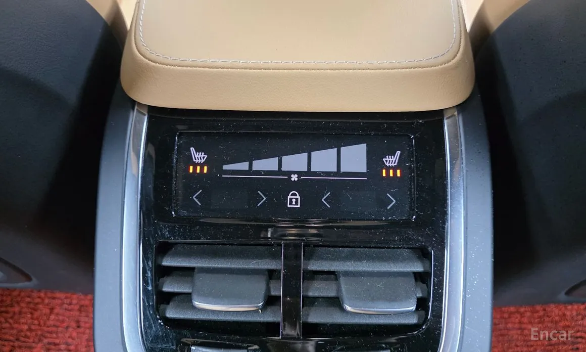 Фото 18 - Volvo XC90