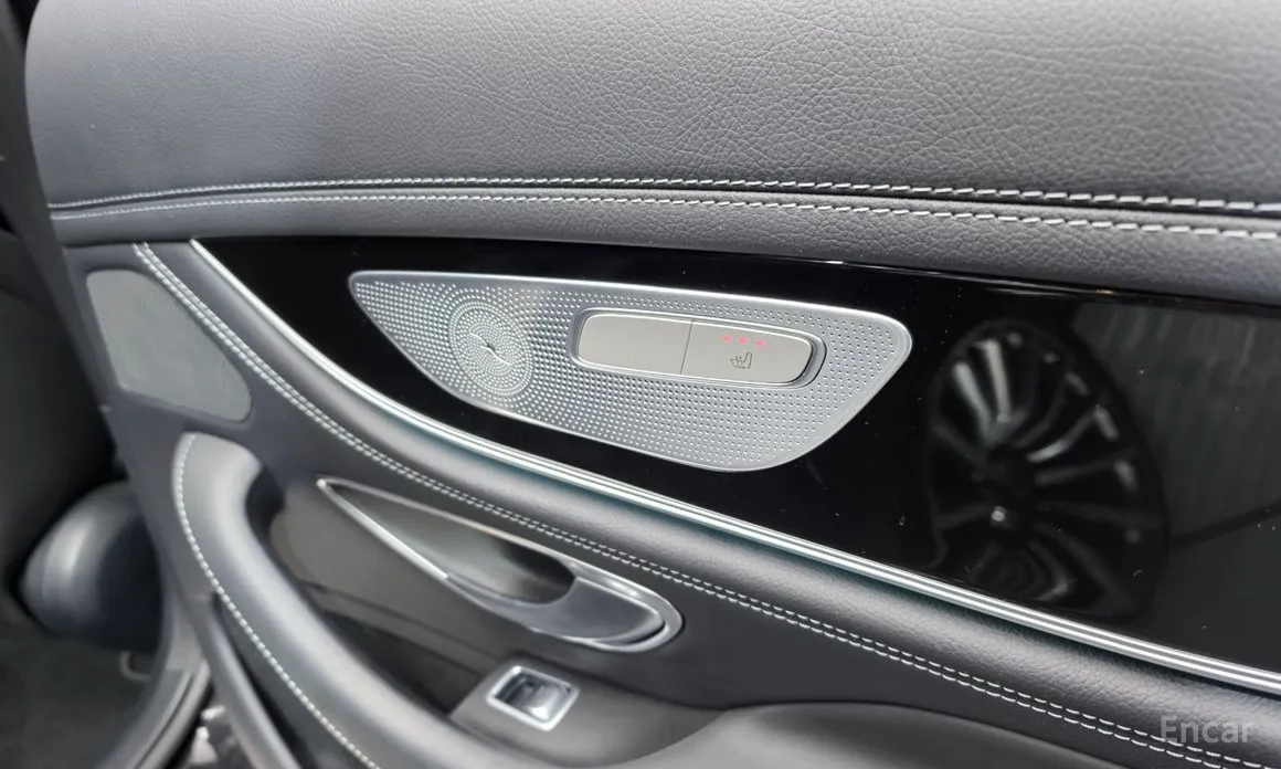 Фото 19 - Mercedes-Benz AMG GT