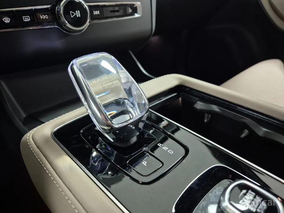 Фото 13 - Volvo XC90