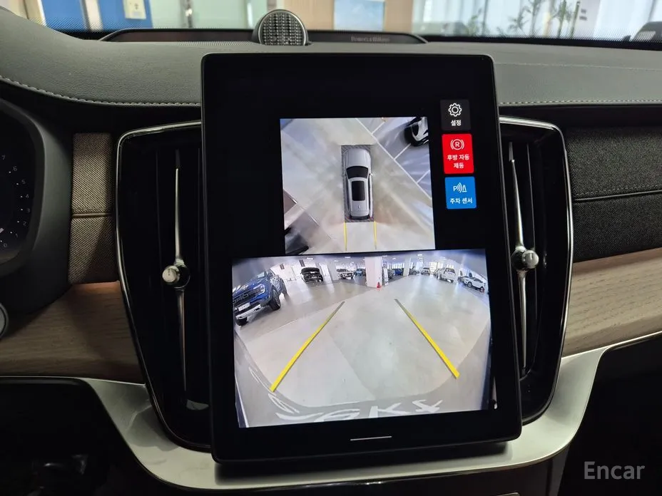 Фото 8 - Volvo XC90