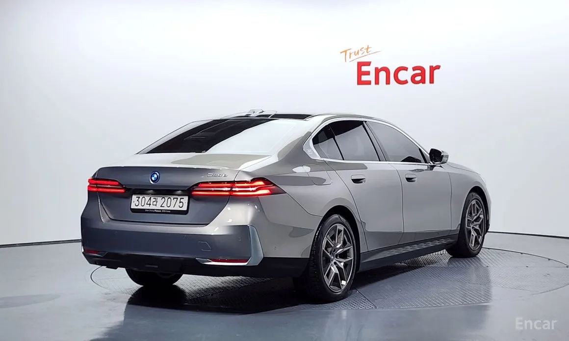 Фото 2 - BMW 5 Series