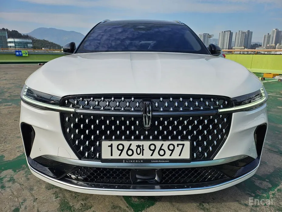 Фото 2 - Lincoln Nautilus