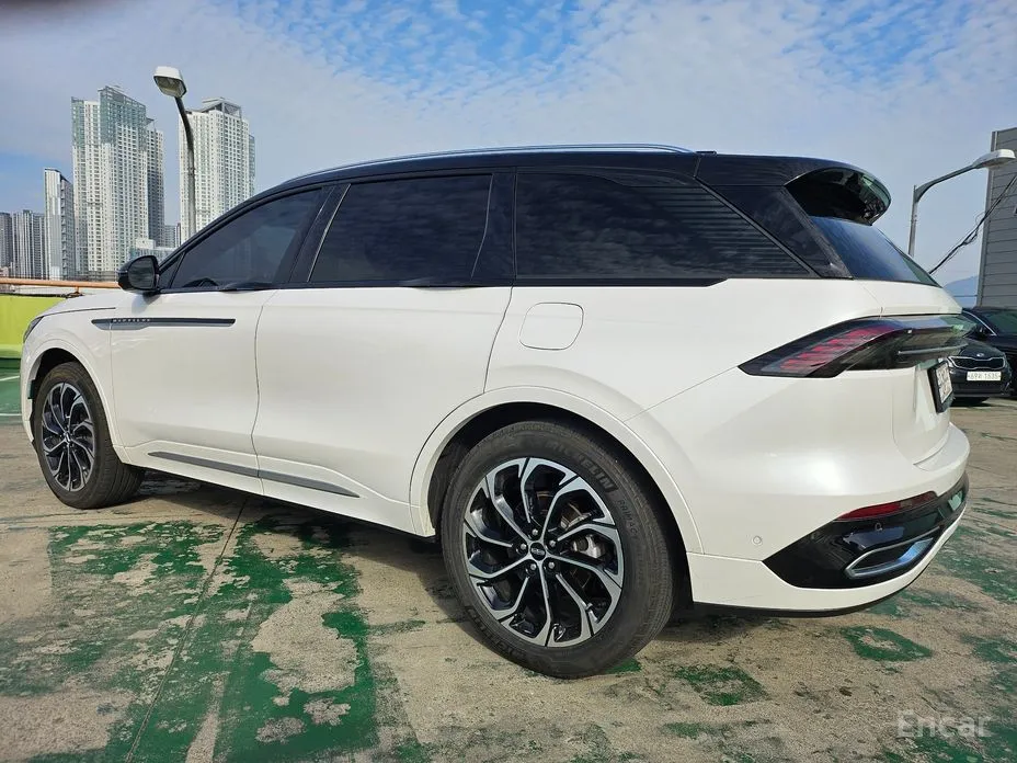 Фото 3 - Lincoln Nautilus