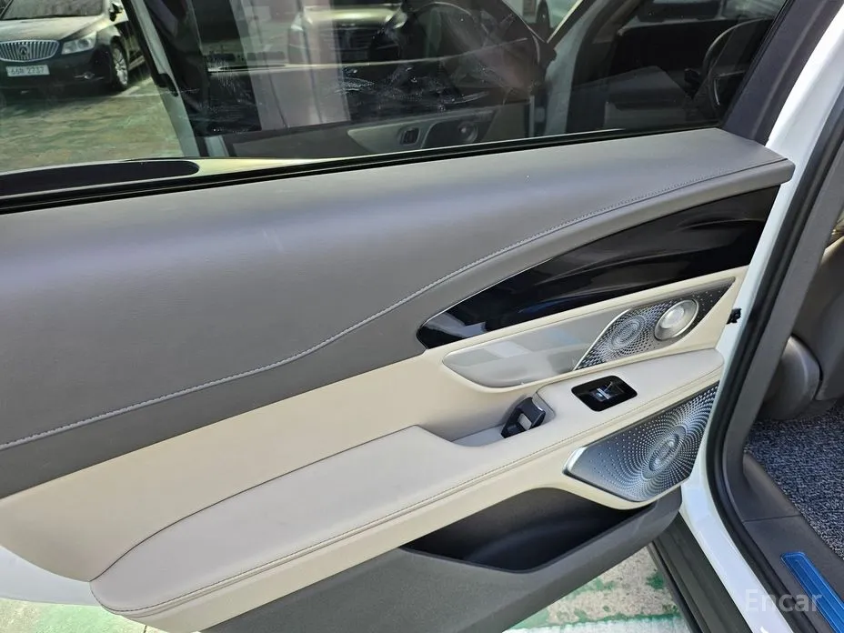 Фото 9 - Lincoln Nautilus