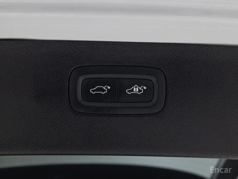 Photo 8 - Volvo XC90