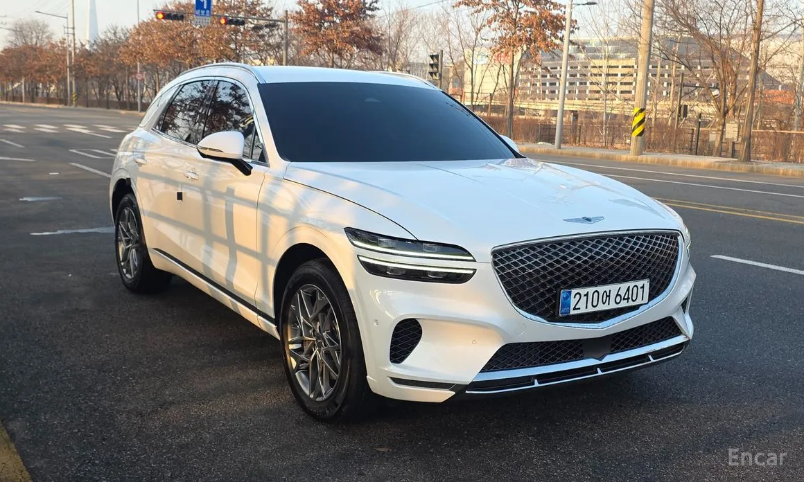 Фото 1 - Genesis GV70